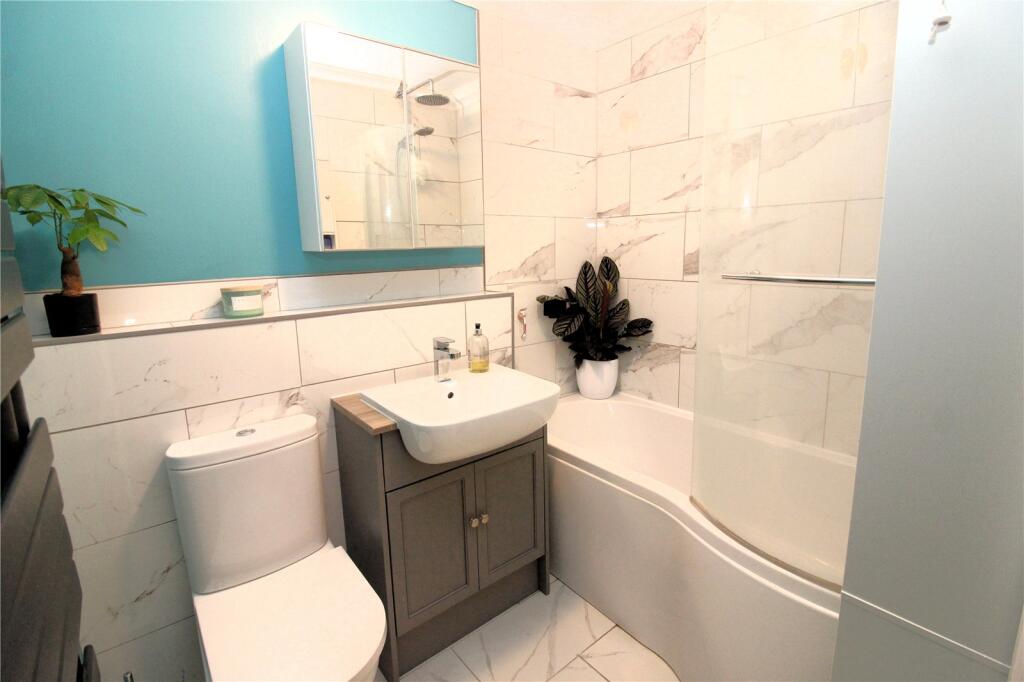 Apartment in Fareham, Hampshire - More