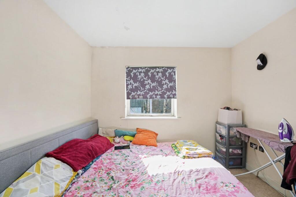Apartment in Watford, Hertfordshire - More