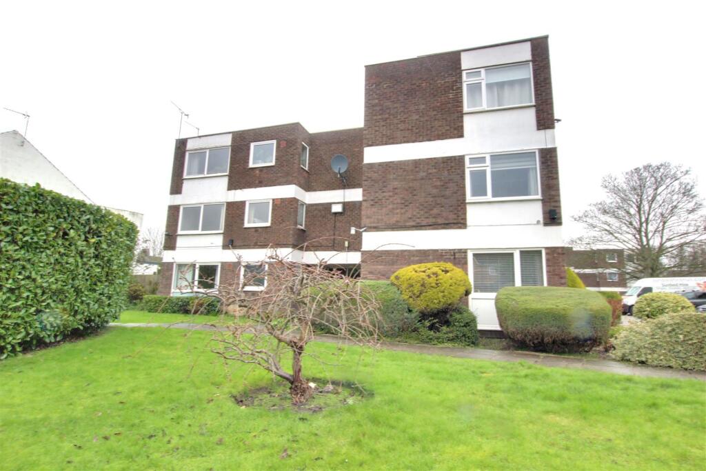 1-bed flat on St Michaels Mount, Inglemire Lane, Hull, £60,000
