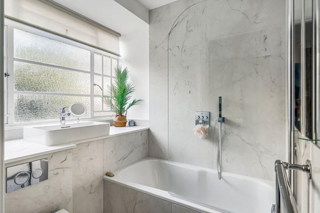 Apartment in London - View 3