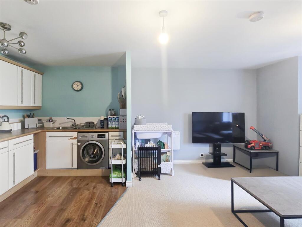 Additional image 5 of Chapman Road, Thornbury, Bradford