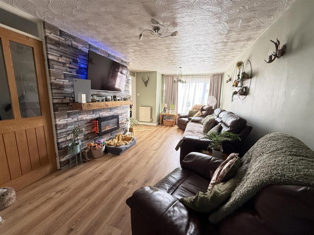 Clays Lane, Branston, Burton on Trent photo 4