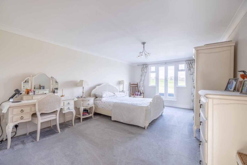 Boundary Road, Chalfont St Peter, SL9 photo 3