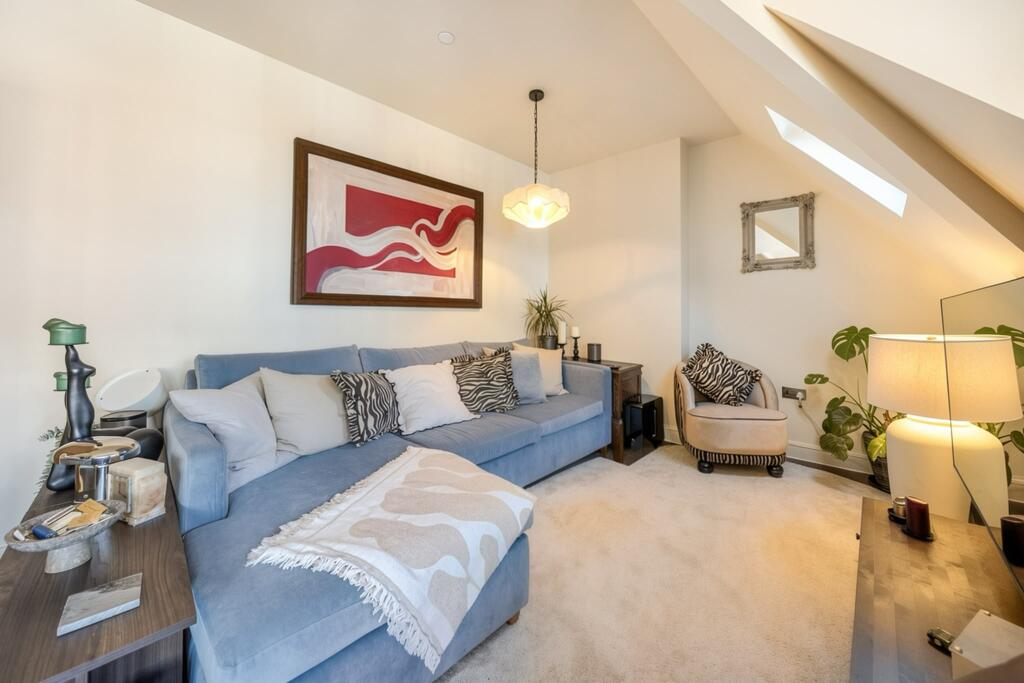 Apartment in Slough - View 3