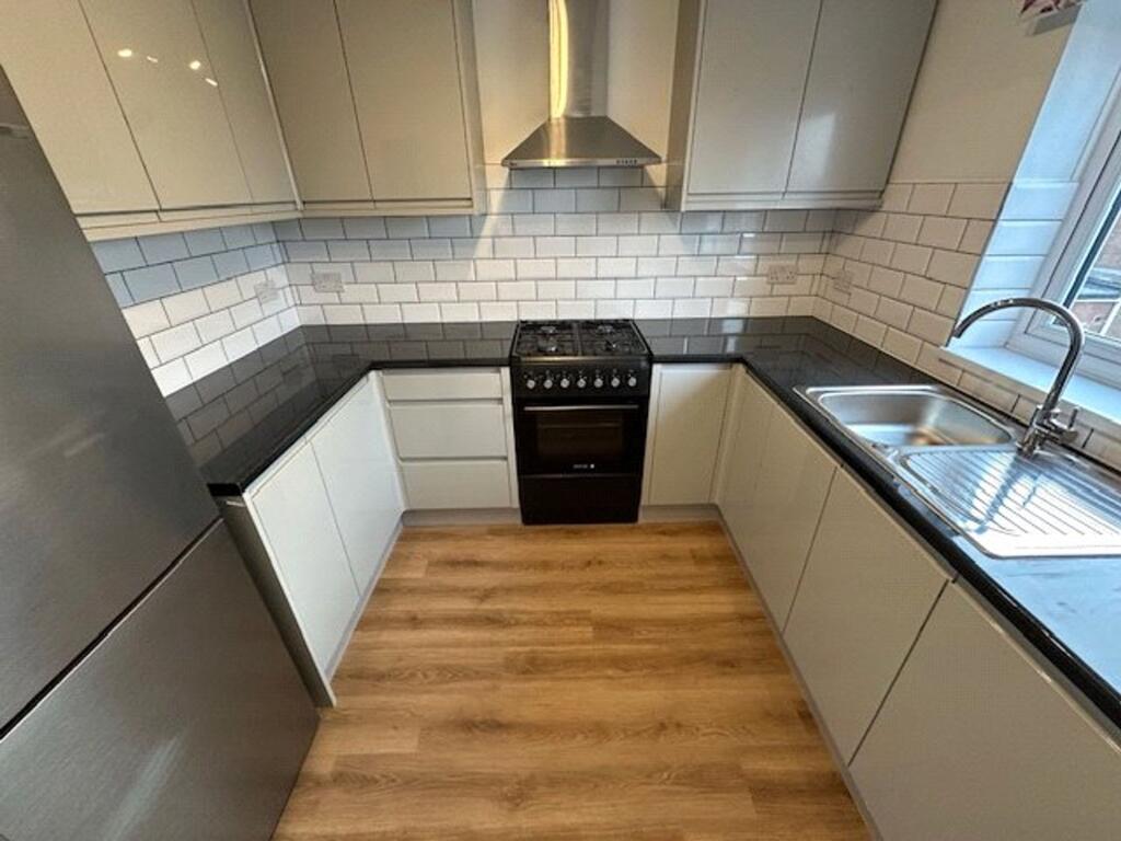 Room E, Manor Road, Arleston TF1 - View 3