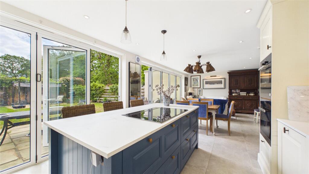 House in Surrey Heath, Windlesham - More