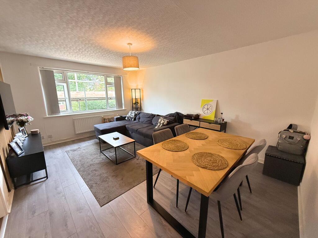 Apartment in Trafford, Greater Manchester - View 2