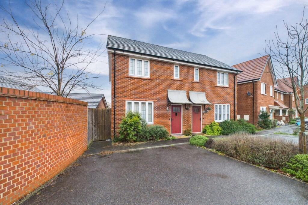 2-bed semi-detached on Porthcawl Drive, Binfield, Bracknell, Berkshire, RG42, £400,000