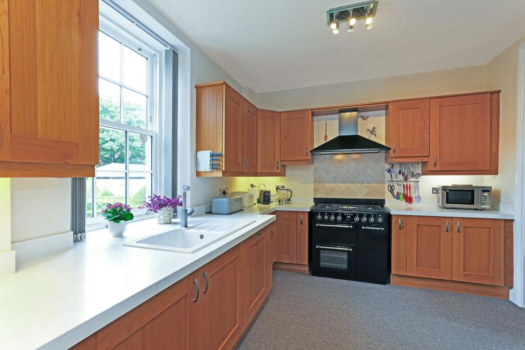 Chevet Park Court, Sandal, WF2 photo 2