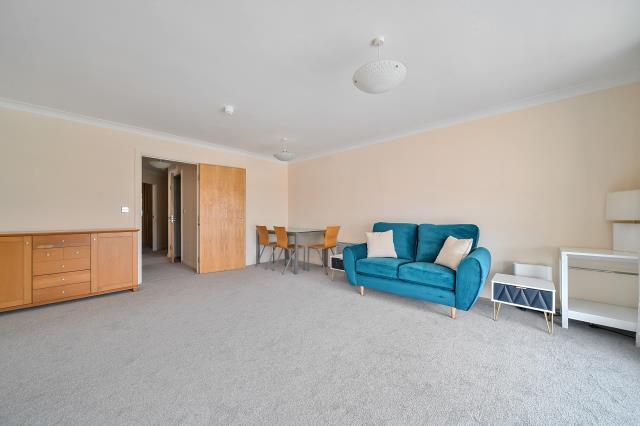 Apartment in Basingstoke and Deane, Lychpit, Riverdene - View 5