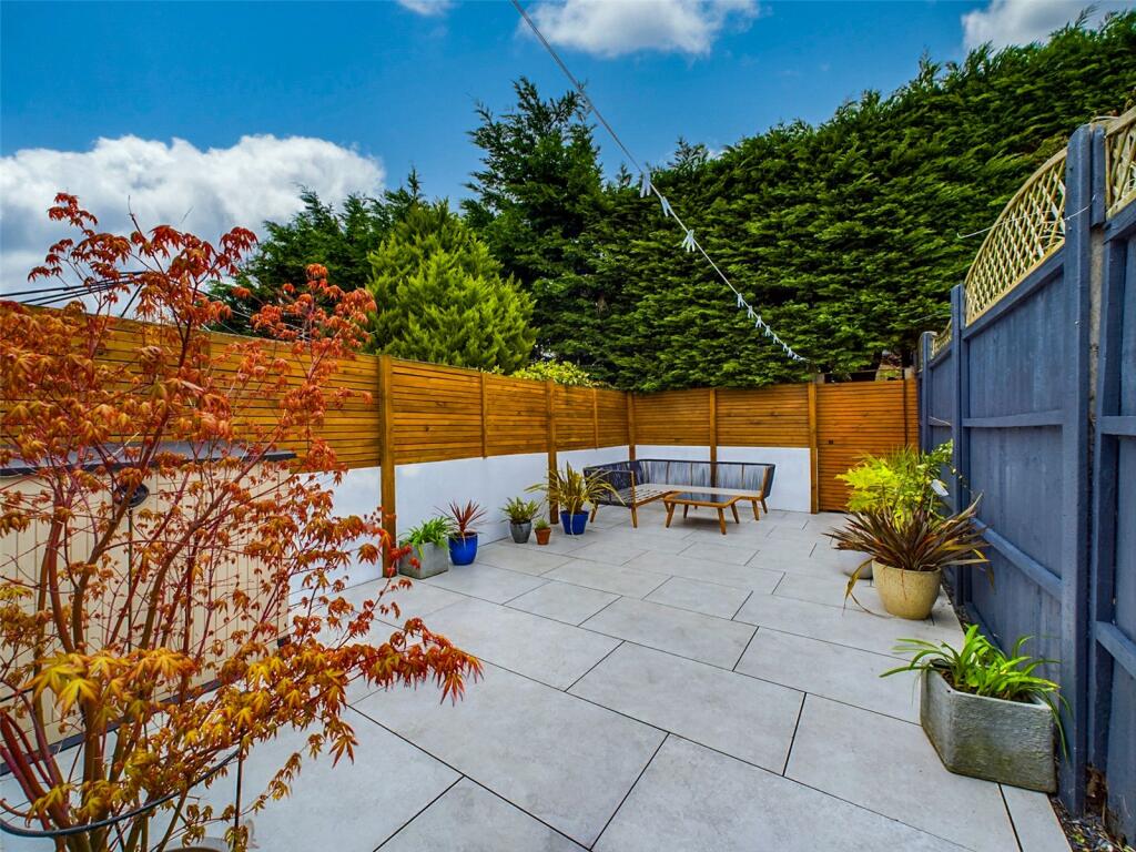 Stourbank Road, Christchurch, Dorset, BH23 photo 2