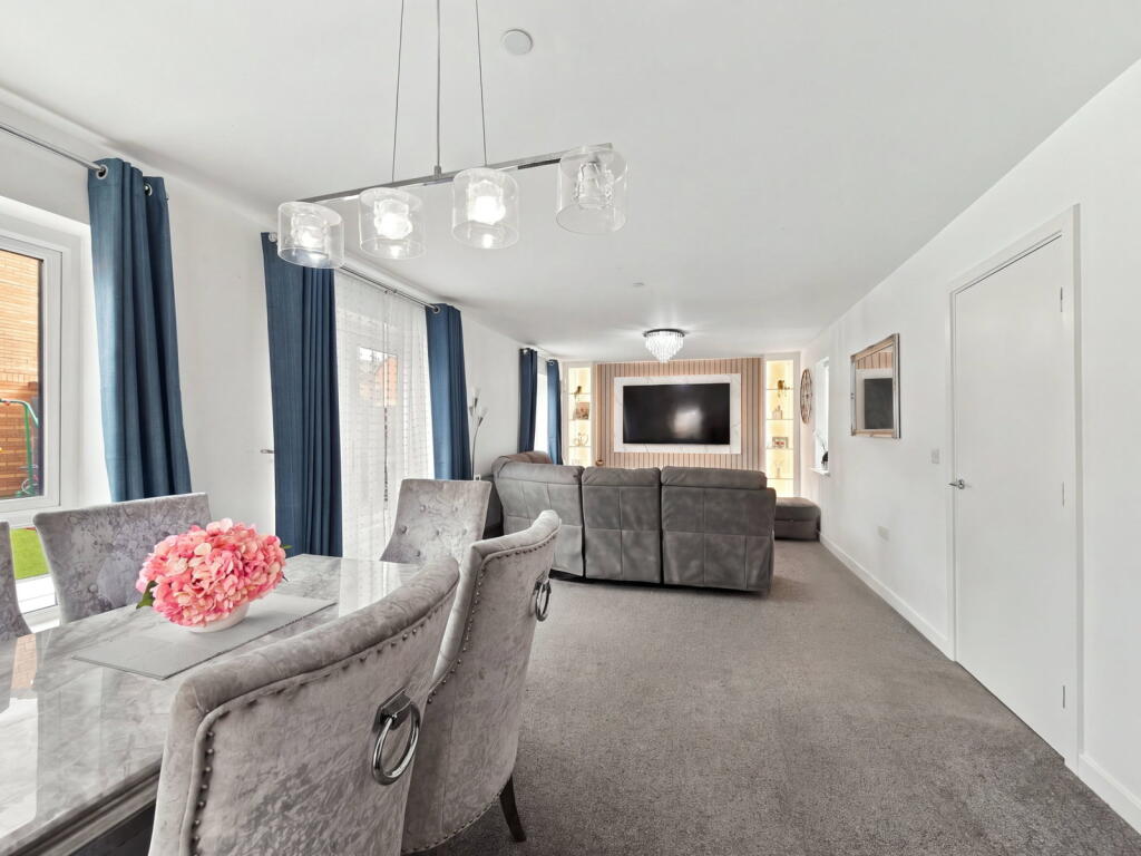 House in Cardiff, Trowbridge - View 3