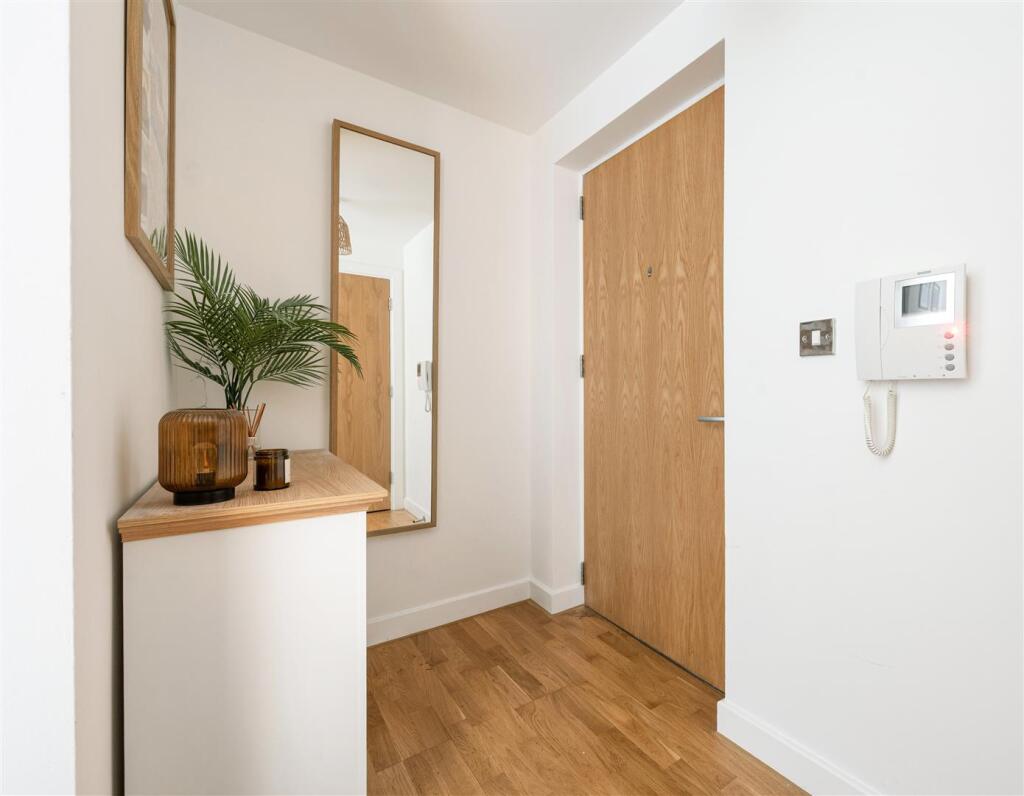 Apartment in London, Chingford Green, Chingford - View 5