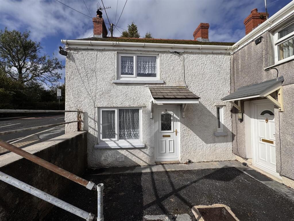 1-bed terraced on Heol Cwmmawr, Drefach, Llanelli, £85,000