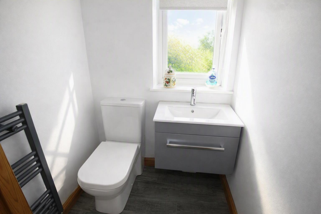 House in Wakefield - View 5