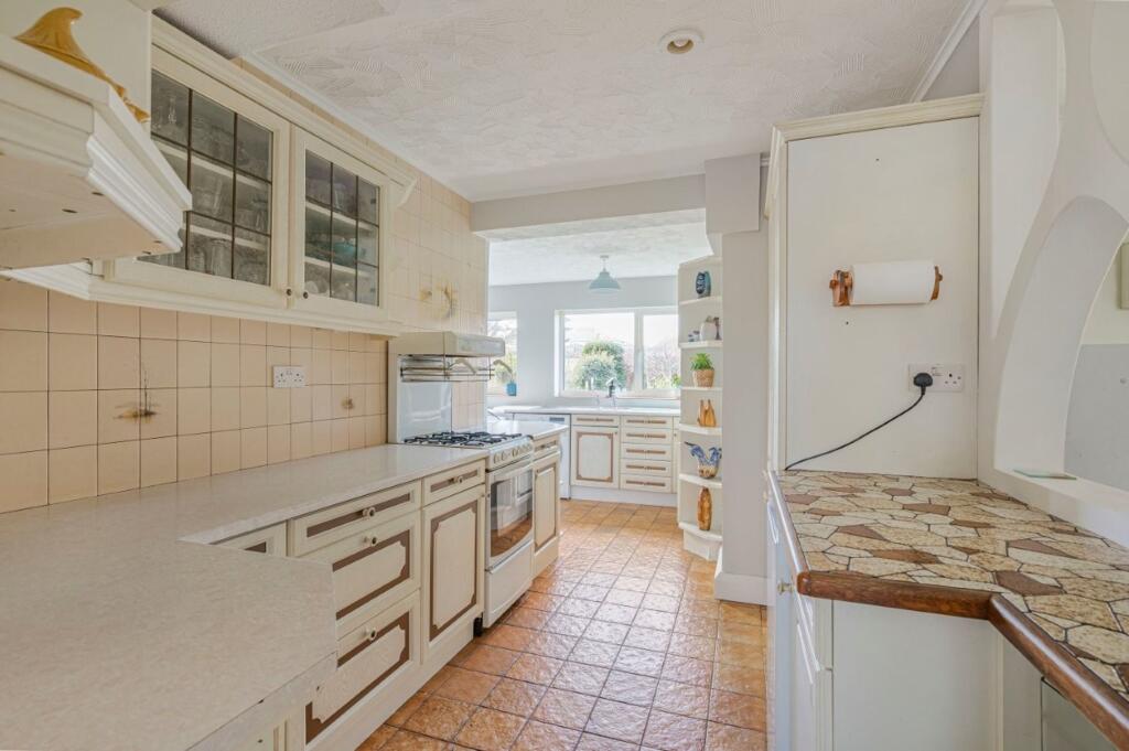 Broomfield Avenue, Telscombe Cliffs, BN10 7AJ photo 3