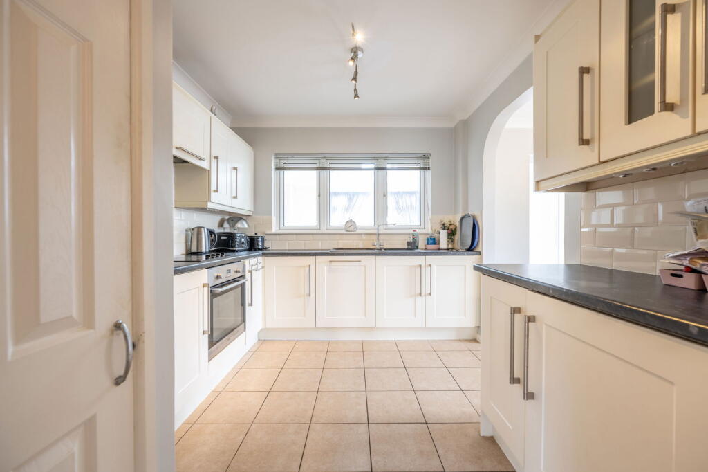 Franklyn Avenue, Sholing, Southampton, SO19 photo 2
