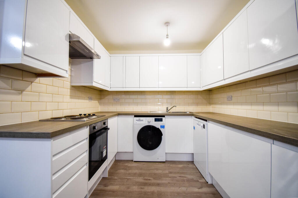 6 bedroom detached house for rent