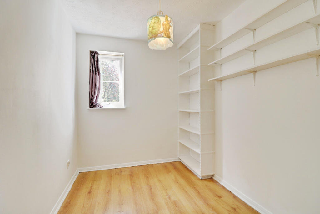 Apartment in Southend-on-Sea - View 3