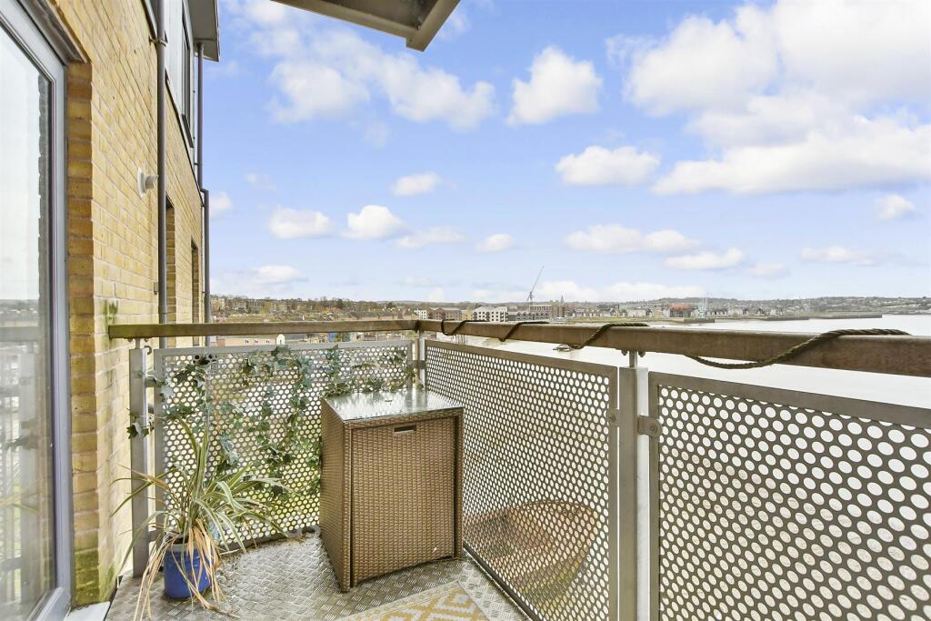 Main image of property: High Street, Chatham, Kent