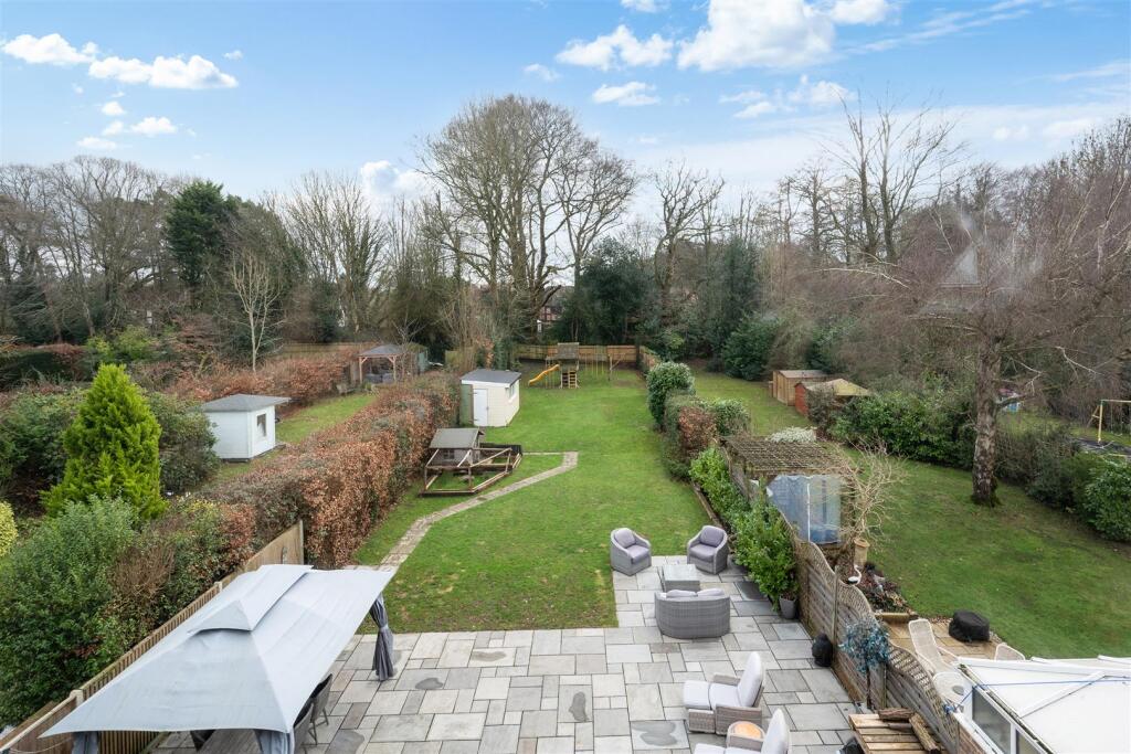 Shelvers Way, Tadworth photo 4