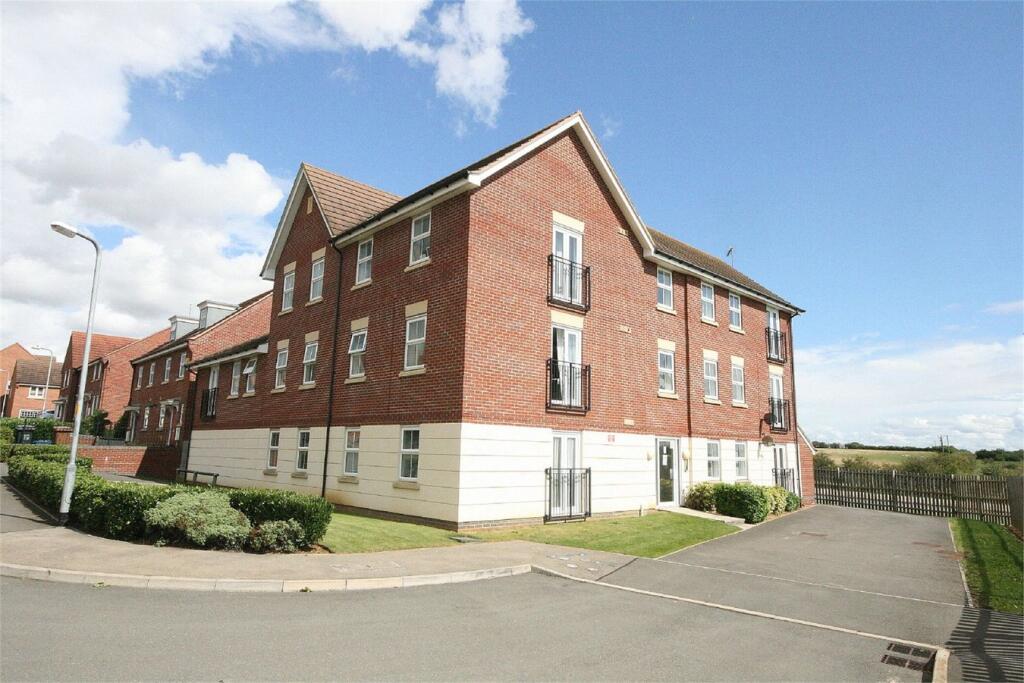 2-bed flat on Robinson Way, Wootton, Northampton, NN4, £140,000
