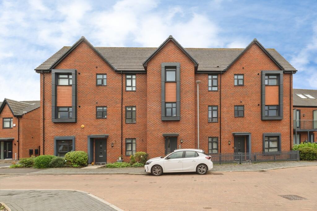 2-bed flat on Arnfield Road, Audenshaw, Manchester, Greater Manchester, M34, £180,000