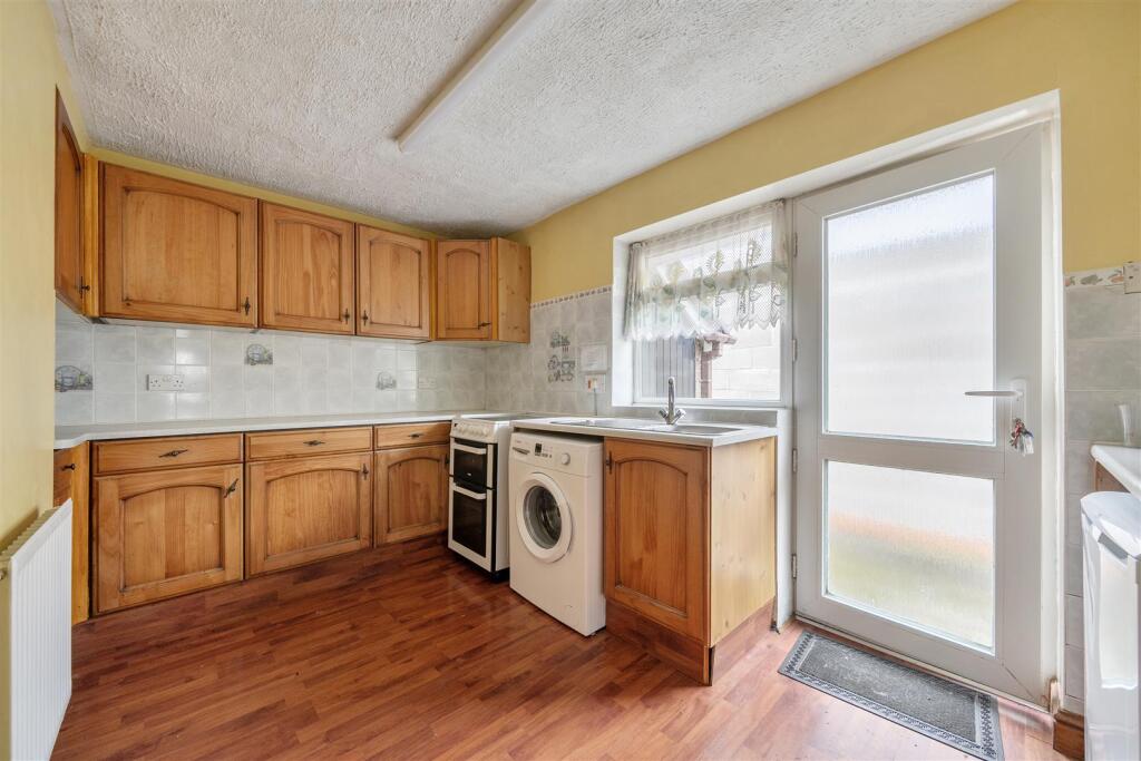 Ardlui, Oak Drive, Shawbury, Shrewsbury, SY4 4NX photo 4