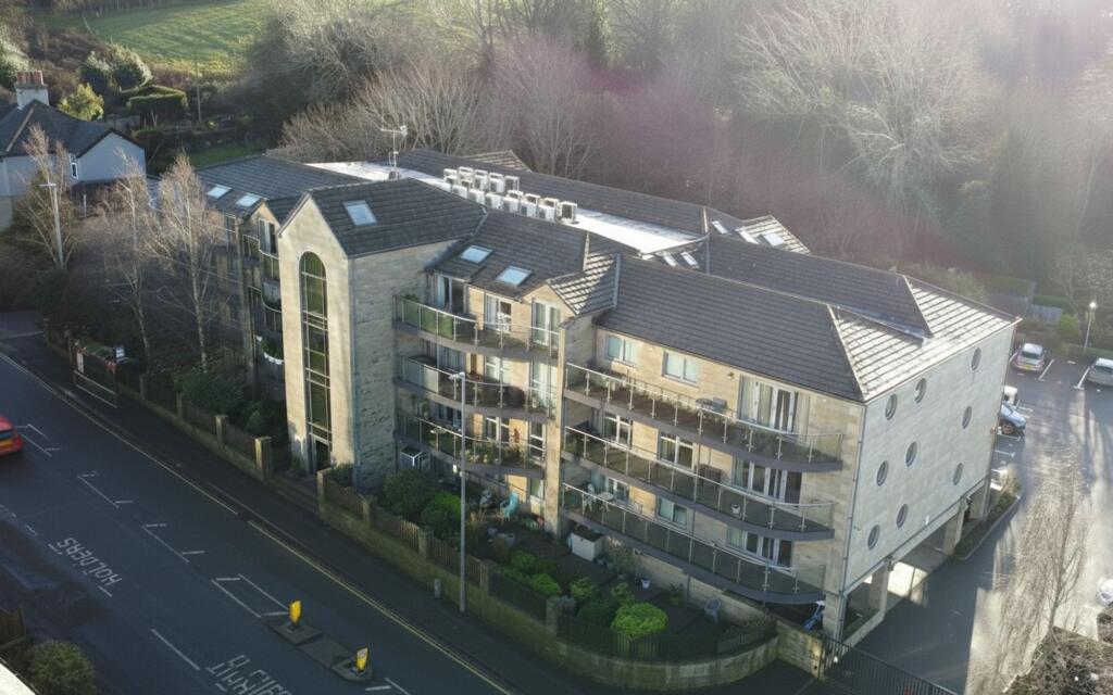 2-bed flat on Somerset Road, Somersbury Court, HD5, £170,000