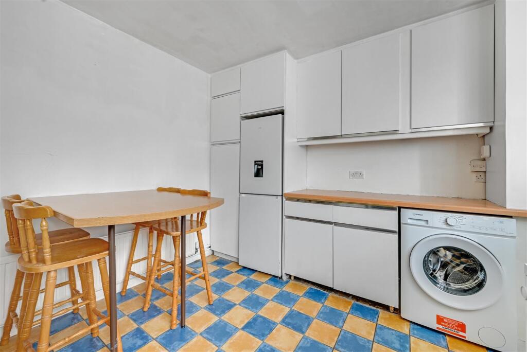 Apartment in London - View 5