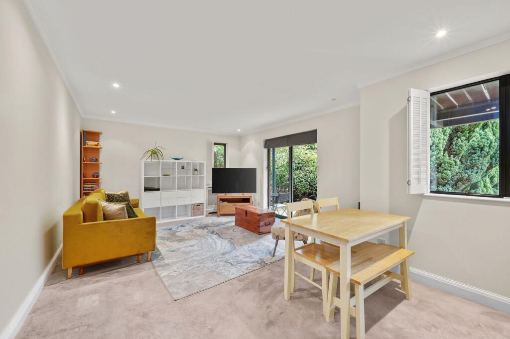 Apartment in Kingston upon Thames - View 4