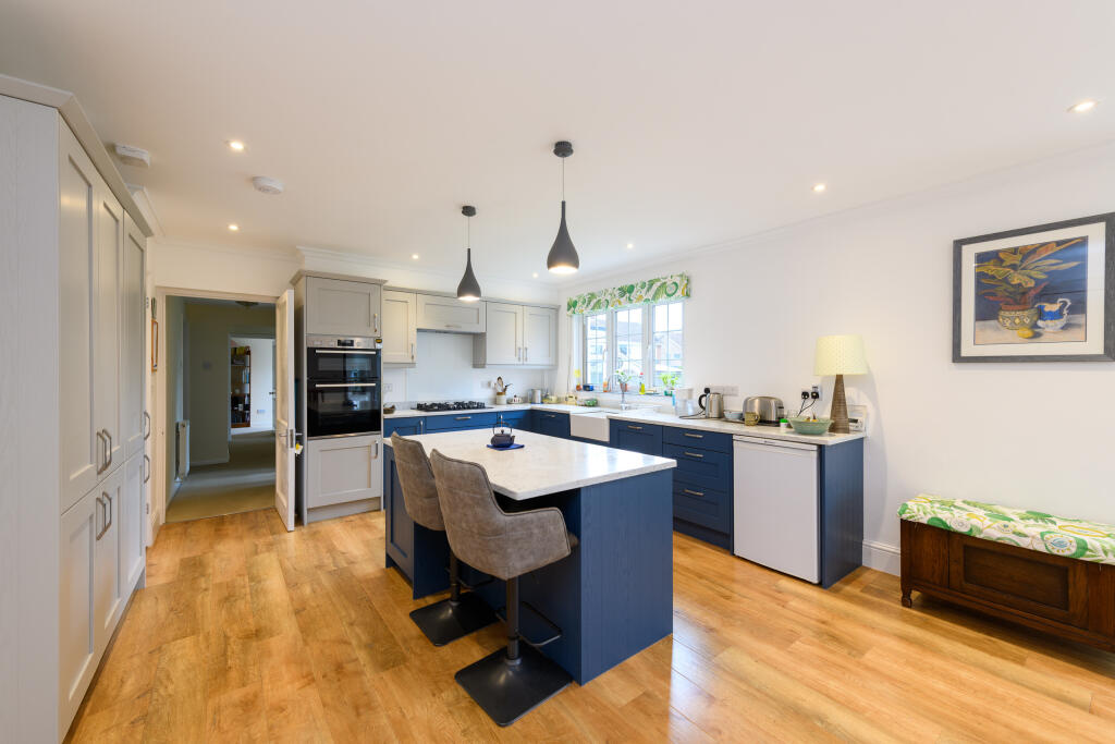 Additional image 5 of Burleigh Lane, Street