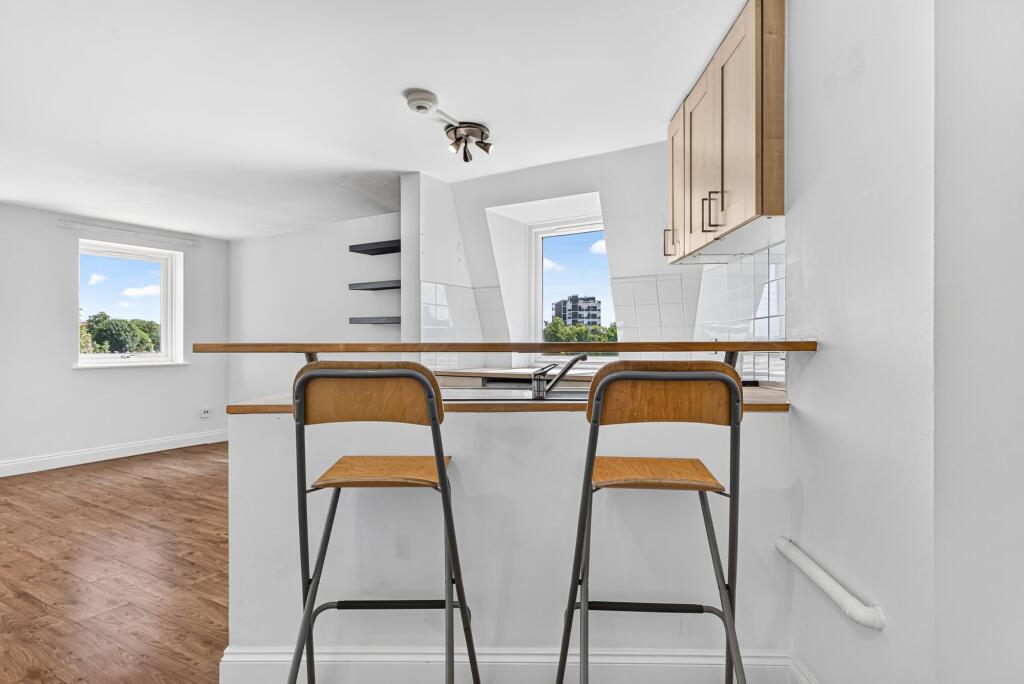 Apartment in Kingston upon Thames, Surbiton - View 4