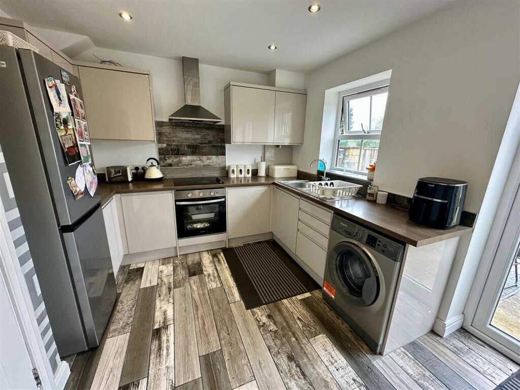 House in Kirklees, Soothill - View 2