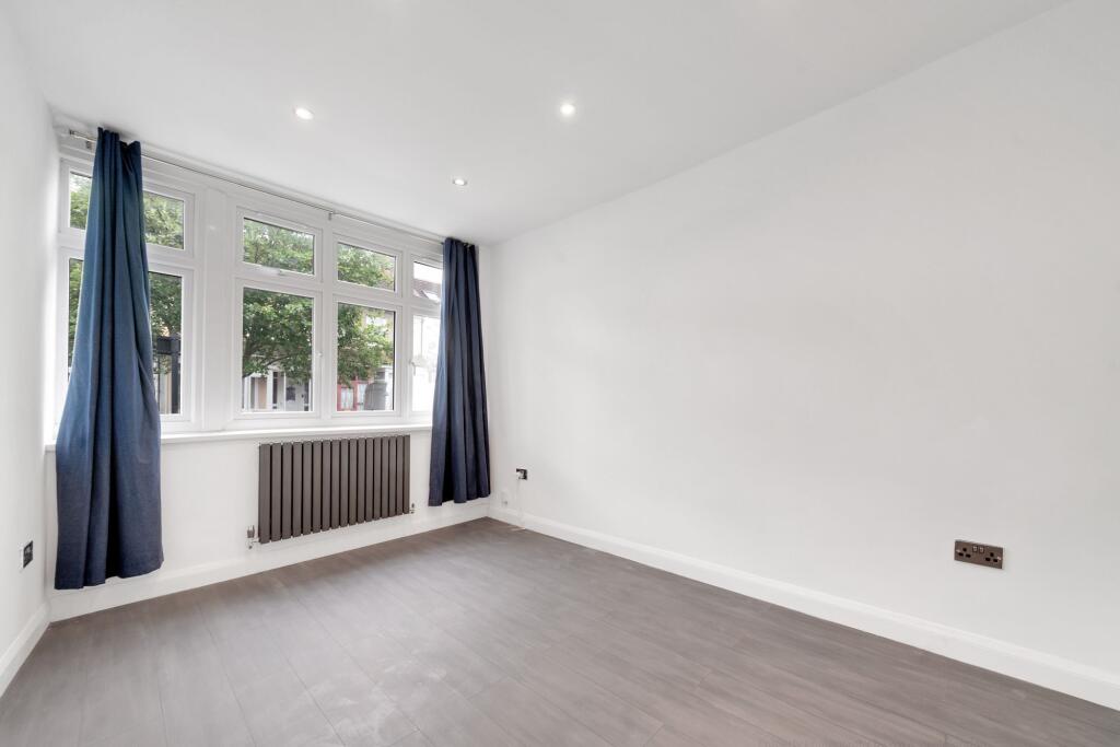 House in London, Little Ilford - View 5