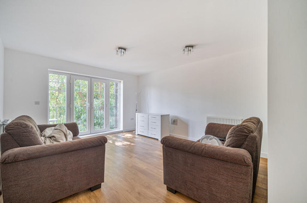 Apartment in Bromley - View 3