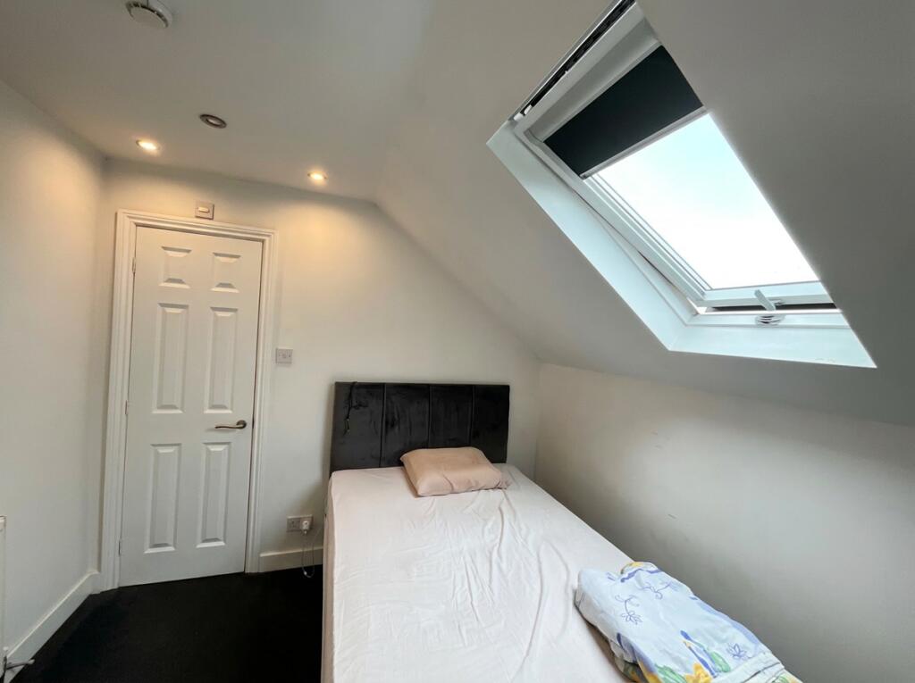 Main image of property: Room 6, Queens Road, Doncaster