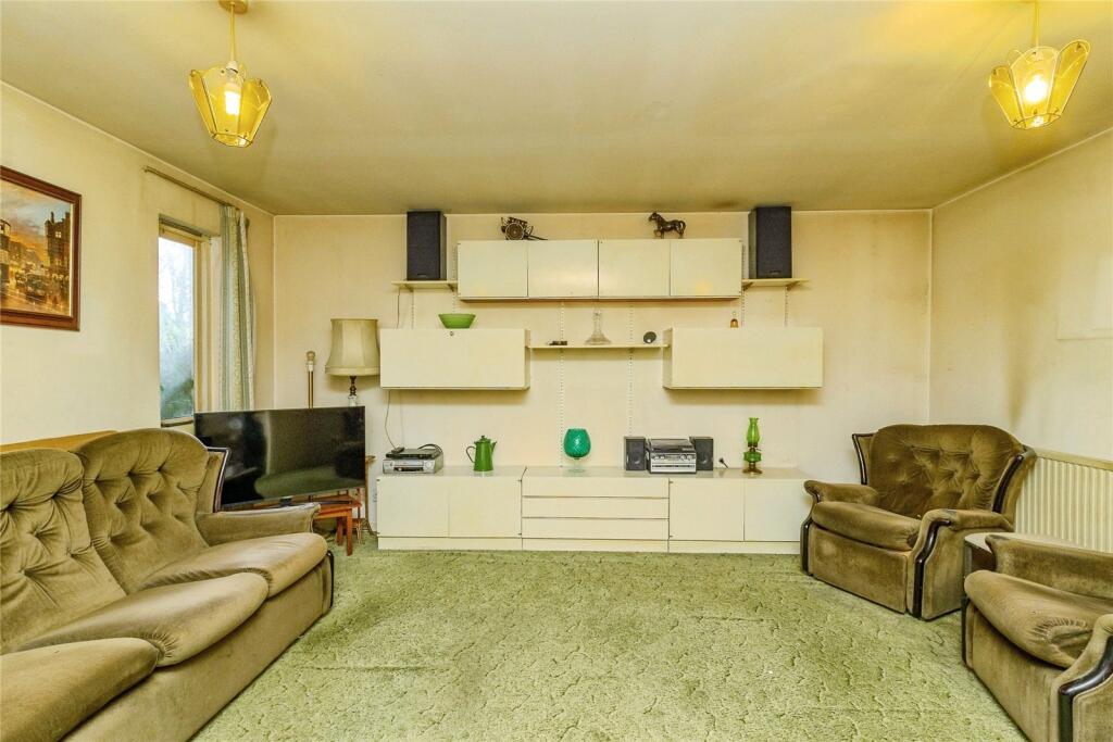 Quantock Crescent, Emerson Valley, Milton Keynes, Buckinghamshire, MK4 photo 4