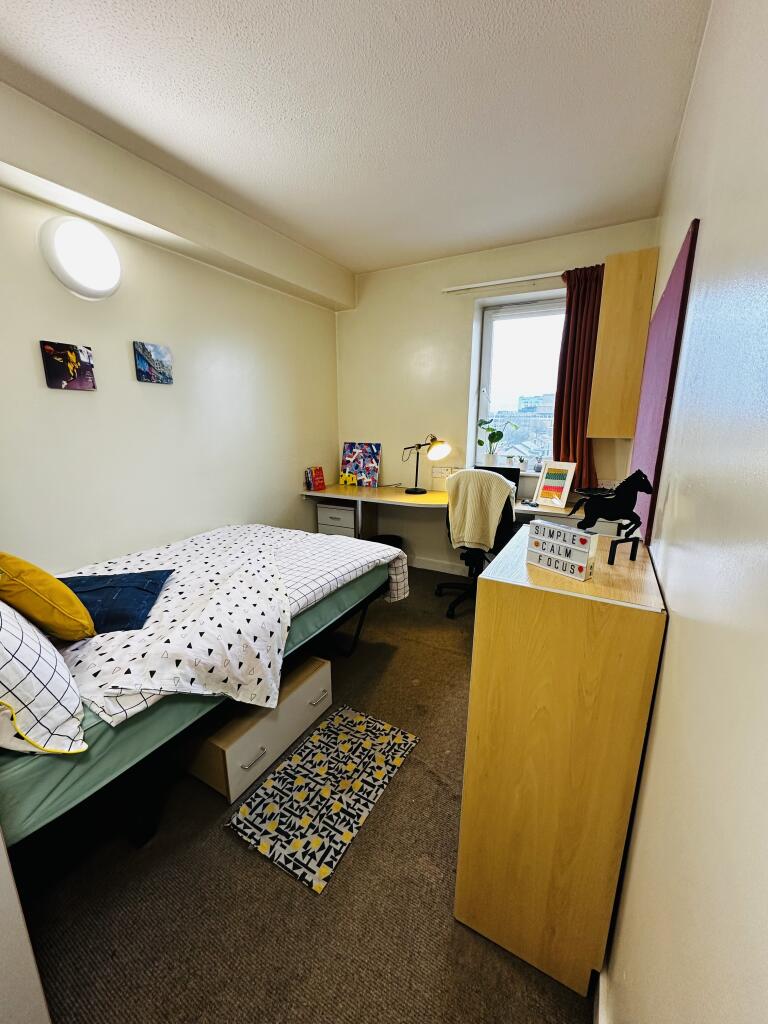 Apartment in Bradford, Little Horton Green, Great Horton - View 2