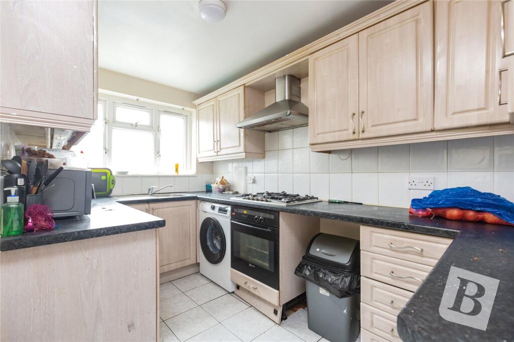 Limbourne Avenue, Dagenham, RM8 photo 3