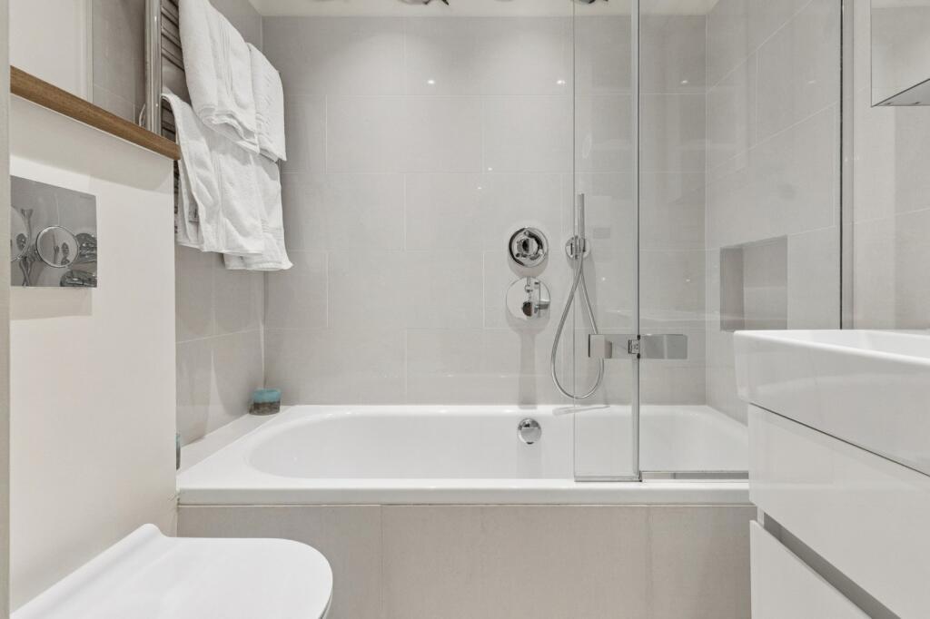 3 bedroom mews property for rent