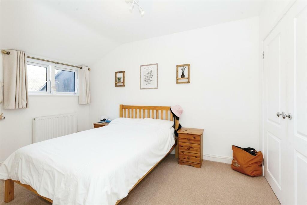 Bells Hill Green, Stoke Poges, SL2 photo 3