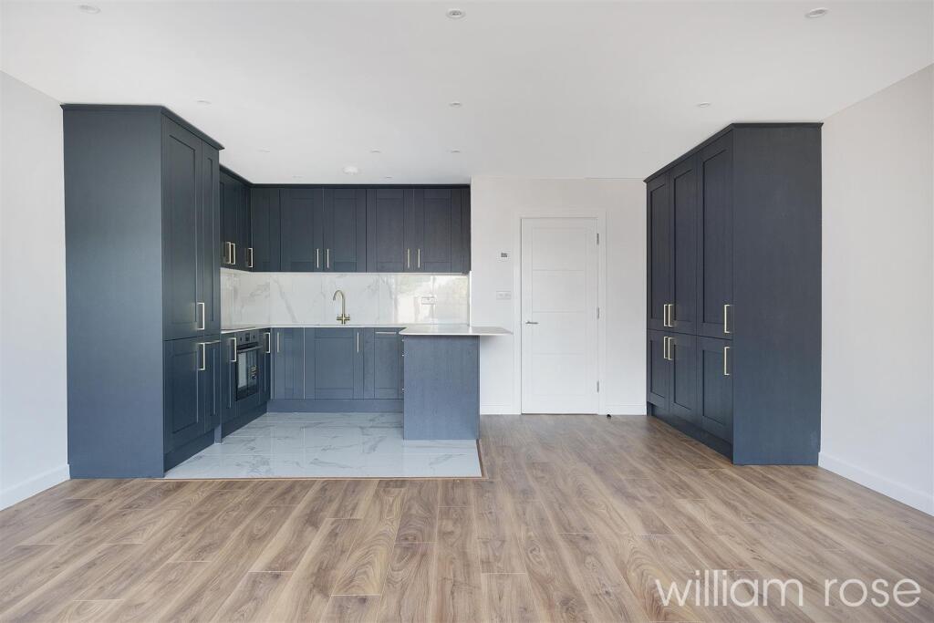 House in Romford - More
