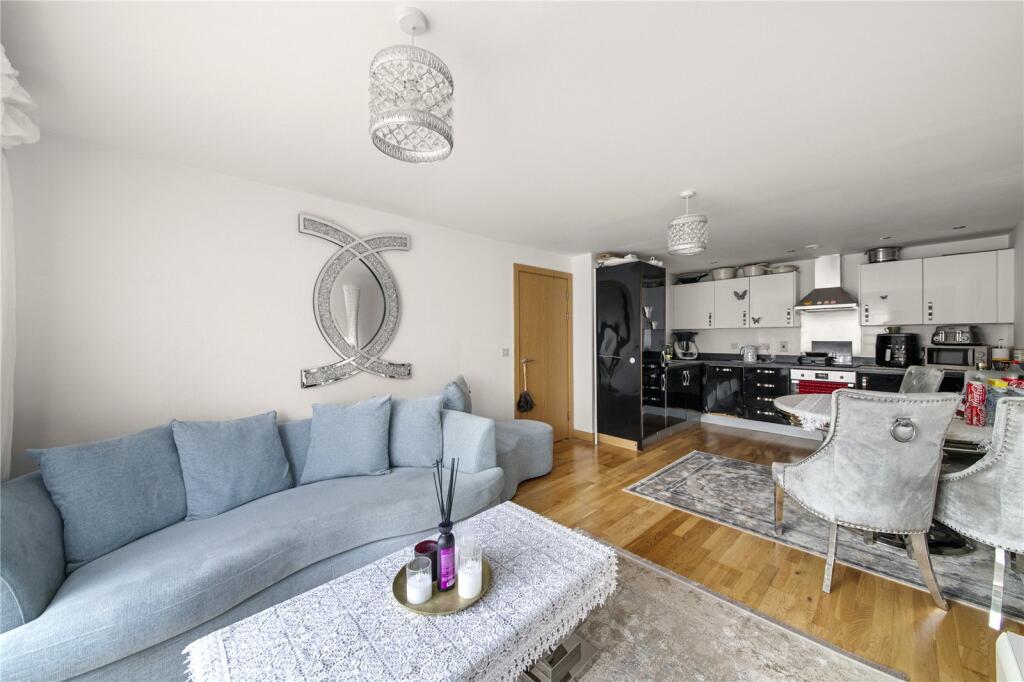 Apartment in Southall - View 3