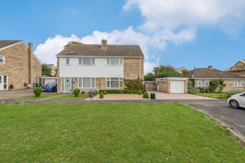 Main image of property: Sellwood Drive, Carterton, Oxfordshire, OX18