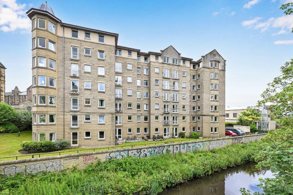 Main image of property: 28/8 Roseburn Place, EDINBURGH, EH12 5NX