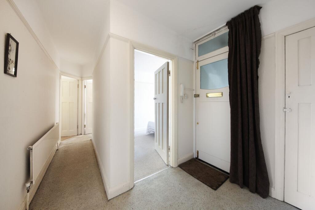 Apartment in Croydon - View 4
