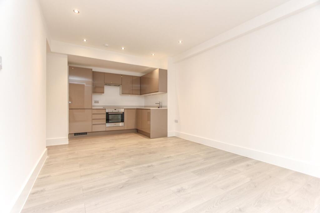Apartment in Watford - View 2