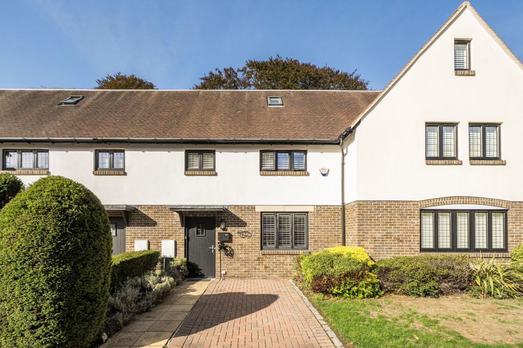 4-bed house on Dacre Close, Chipstead, CR5, £725,000