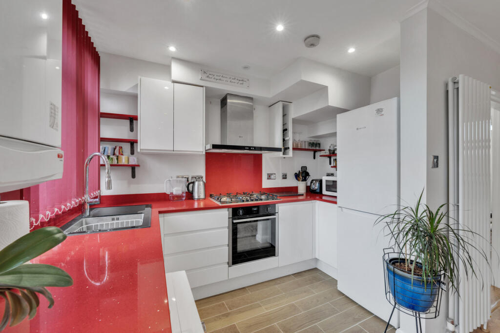 Homefield Road, Edgware, HA8 photo 3